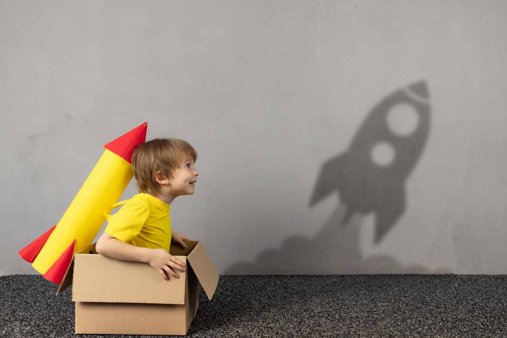 happy-child-with-toy-paper-rocket-wants-fly (1).jpg happy-child-with-toy-paper-rocket-wants-fly (1).jpg
