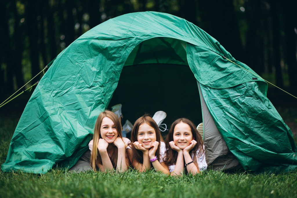 group-girls-camping-forest (1) (1).jpg group-girls-camping-forest (1) (1).jpg